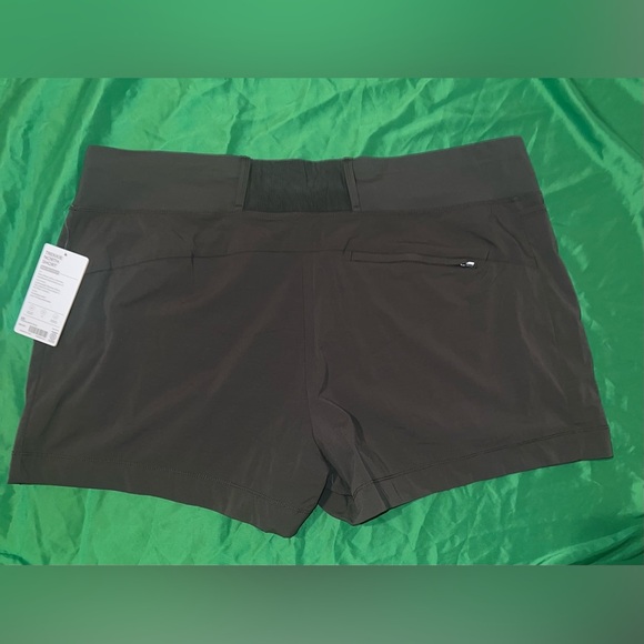 NWT Athleta Dark Green Trekkie North Shorts size 22 - Picture 5 of 9